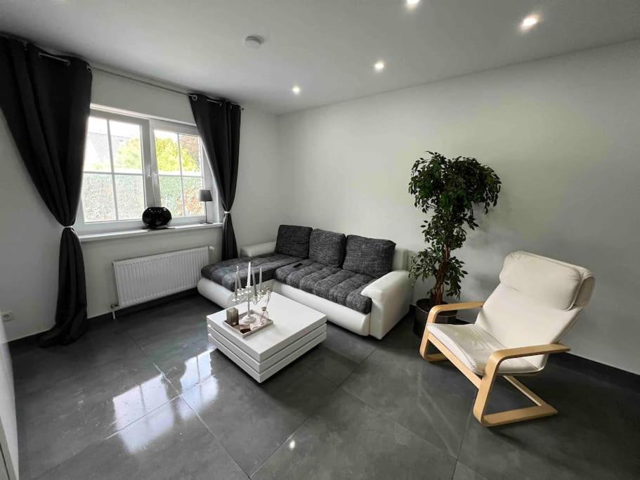 Schoenes 2 Zimmer Apartment An Der Stadt Grenze Mit Klimaanlage Blankenfelde-Mahlow Exteriör bild