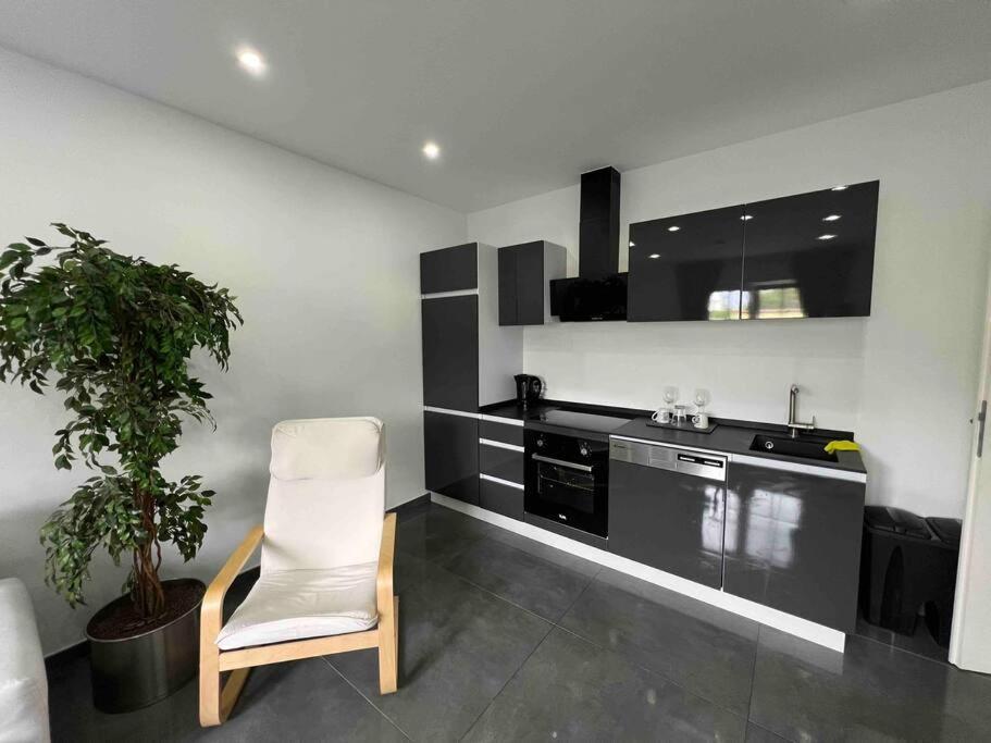 Schoenes 2 Zimmer Apartment An Der Stadt Grenze Mit Klimaanlage Blankenfelde-Mahlow Exteriör bild