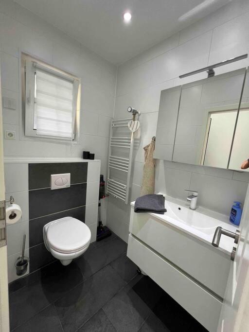 Schoenes 2 Zimmer Apartment An Der Stadt Grenze Mit Klimaanlage Blankenfelde-Mahlow Exteriör bild