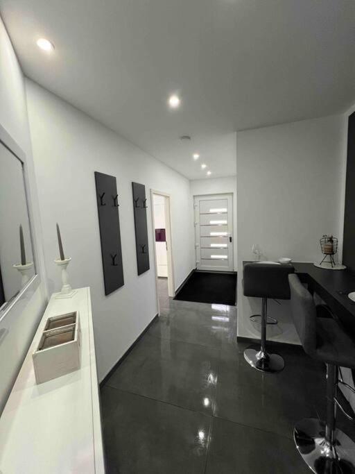 Schoenes 2 Zimmer Apartment An Der Stadt Grenze Mit Klimaanlage Blankenfelde-Mahlow Exteriör bild