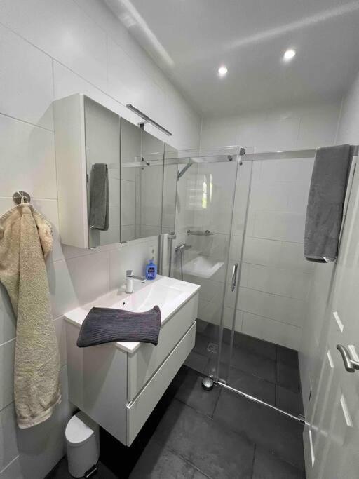 Schoenes 2 Zimmer Apartment An Der Stadt Grenze Mit Klimaanlage Blankenfelde-Mahlow Exteriör bild